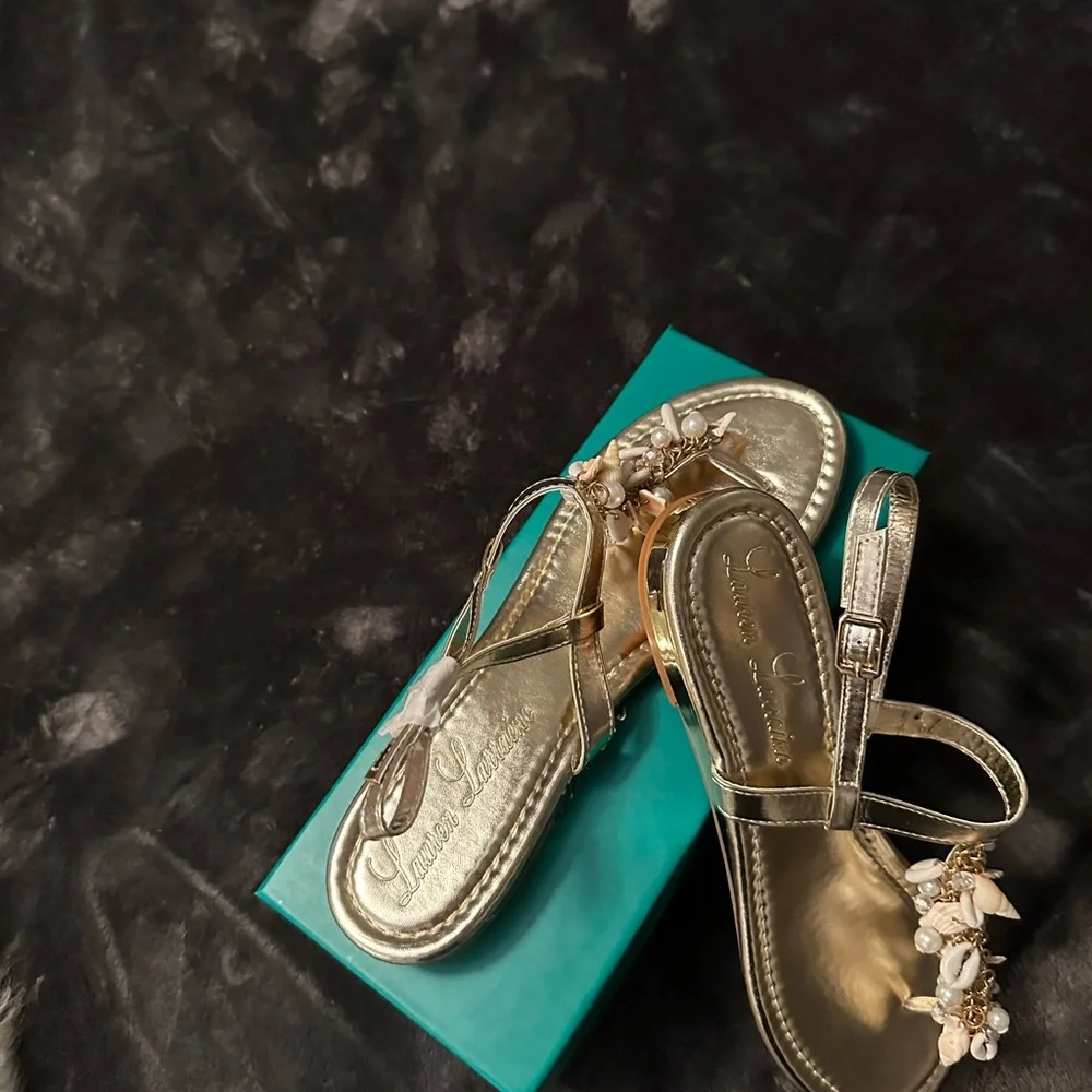 Gold Shell sandals - Picture 3 of 5